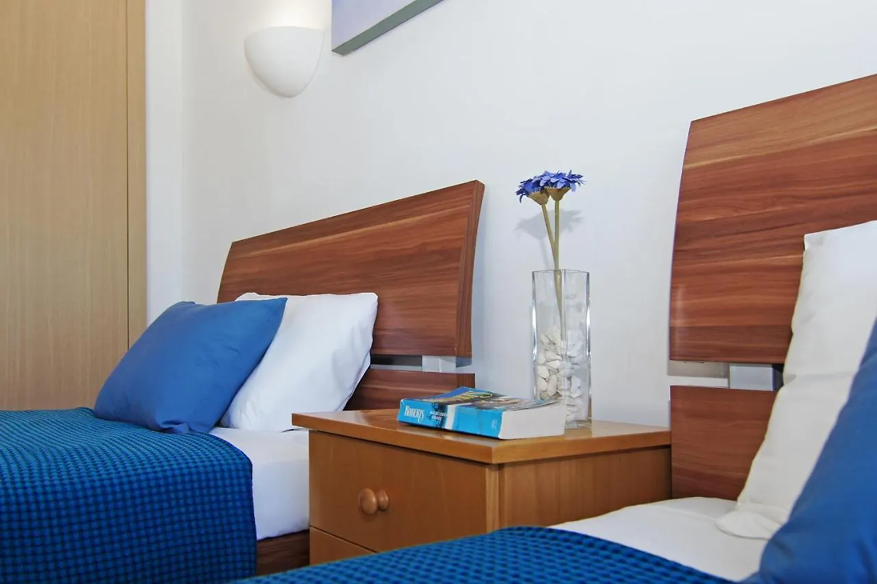 Calypso - Coralli Beachfront Apartment بروتاراس قبرص
