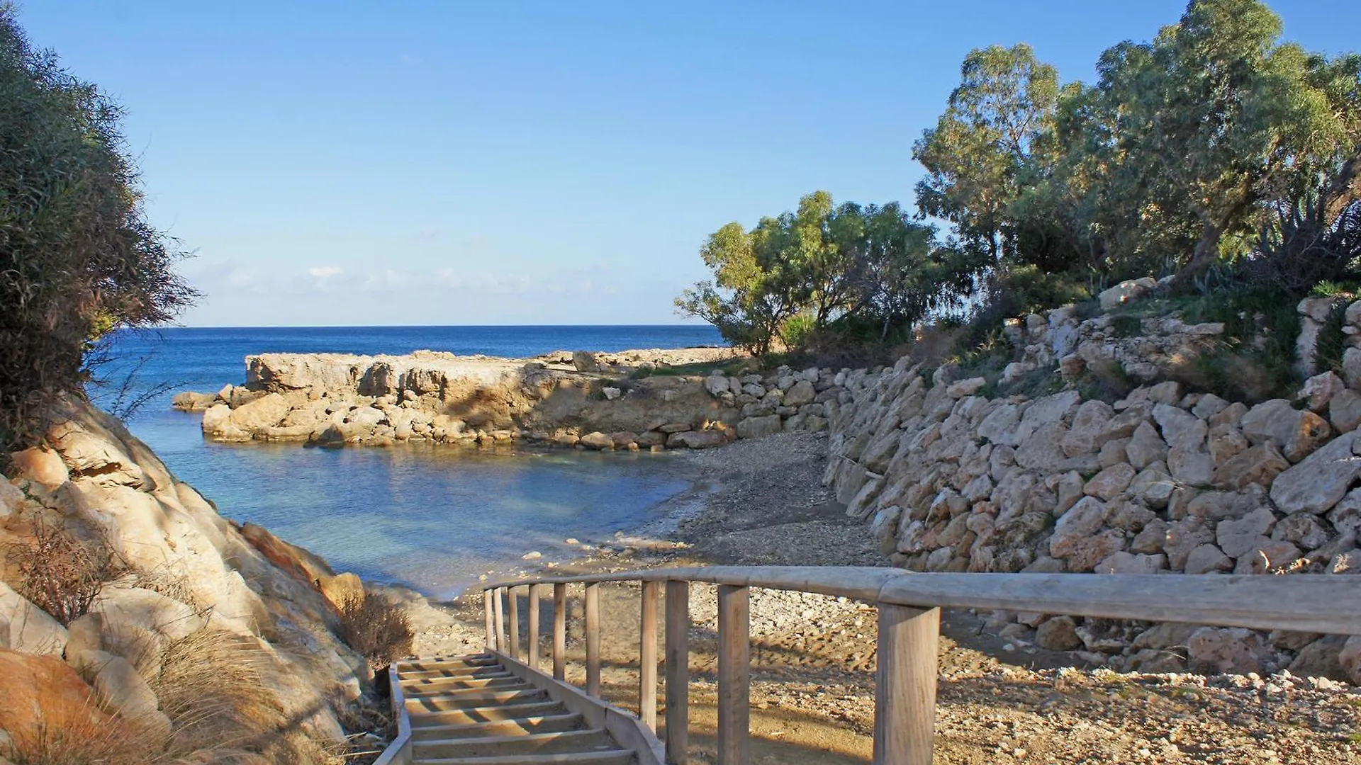 Calypso - Coralli Beachfront Apartment Protaras